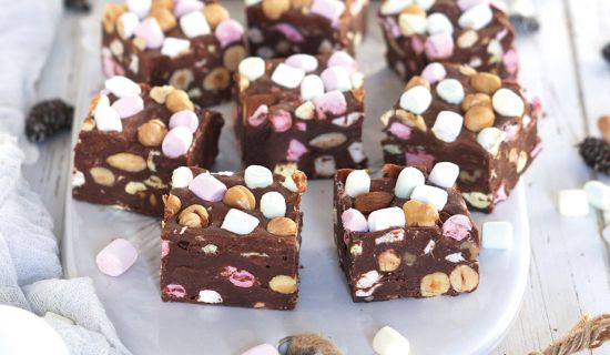 Fudge mit Marshmallows und Nüssen