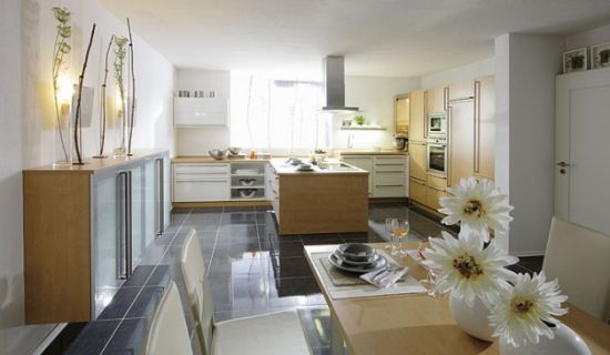 Kochinsel mit Küchenzeile