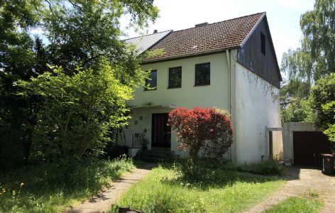Altes sanierungsbedürftiges Haus