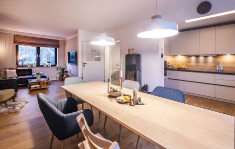 Saniertes, modernes Esszimmer