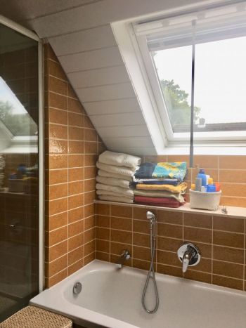 Badewanne unter Dachschräge