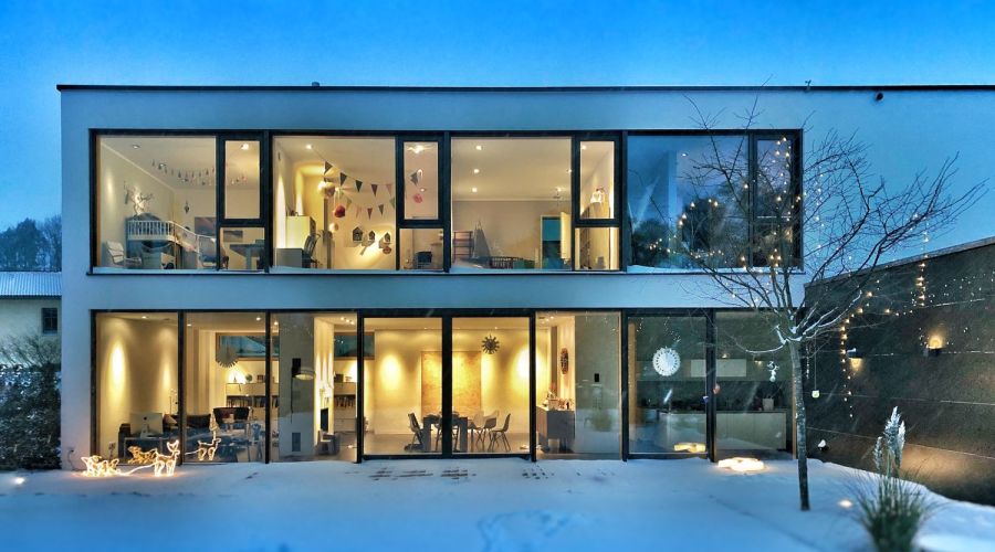 Modernes Haus mit Flachdach