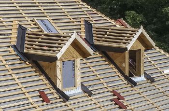 Schleppgaube im Rohbau mit Unterkonstruktion