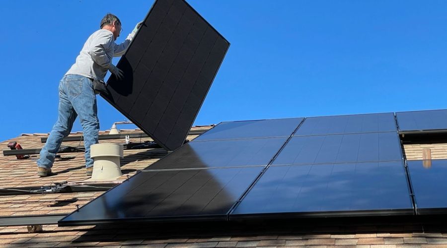 Aufmacher PV Anlage wird montiert