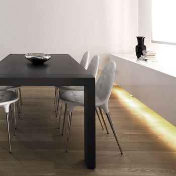 indirekte Beleuchtung unter Sideboard