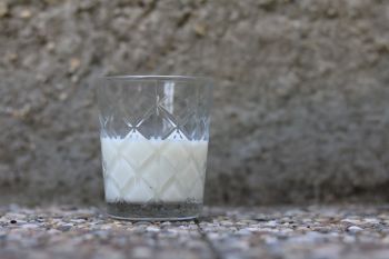 Glas mit Milch