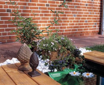 Kleiner Teich im Garten Deko