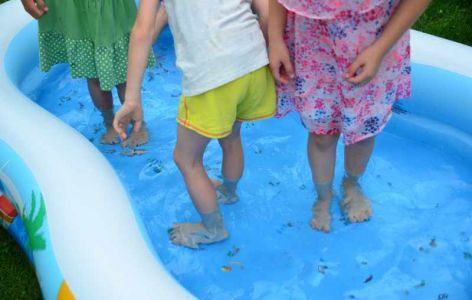 Kindergeburtstag Planschbecken Murmeln