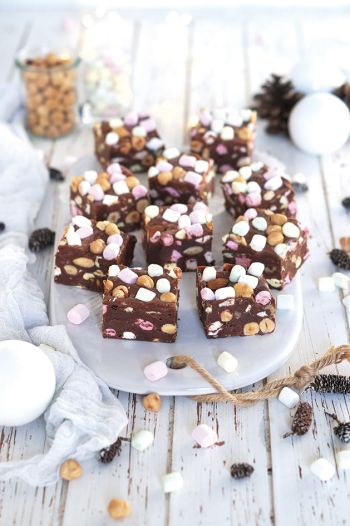 Fudge mit Marshmallows und Nüssen