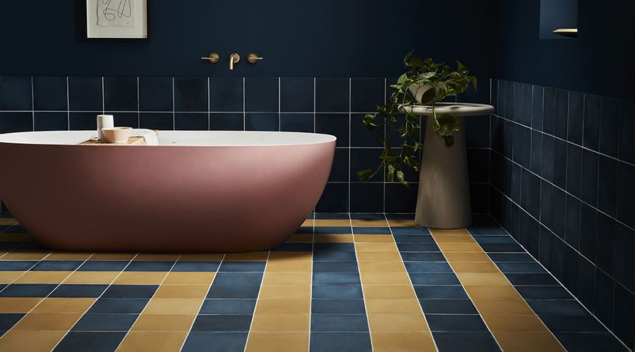 Fliesen Verlegemuster blau gold gelb spannend modern navy dunkel Akzente Kreuzverband