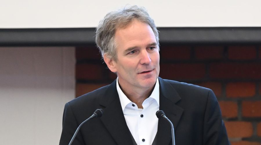 Dr. Martin Pehnt bei einem Vortrag