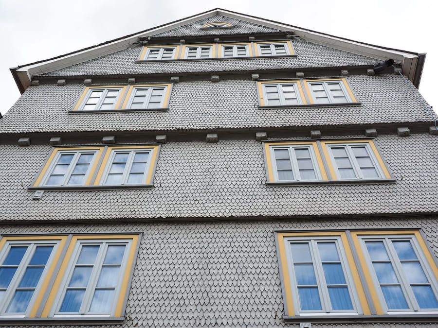 Mit Holzschindeln verkleidetes Haus
