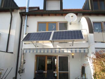 Photovoltaik: Darf man eine Mini-PV-Anlage auf Balkon installieren? - Stil  - SZ.de