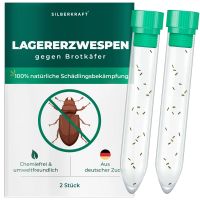 Produktverpackung von „Silberkraft“ für Lagererzwespen gegen Brotkäfer, neben der zwei transparente Kunststoffröhrchen stehen, die winzige, punktgroße Nützlinge enthalten. Ein Symbol auf der Packung zeigt einen durchgestrichenen Käfer.