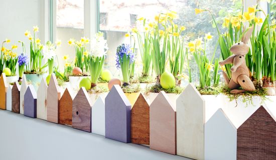 Fensterdeko Frühlingbasteln Frühlingsdeko Fensterbank Holz Deko Frühling selber machen