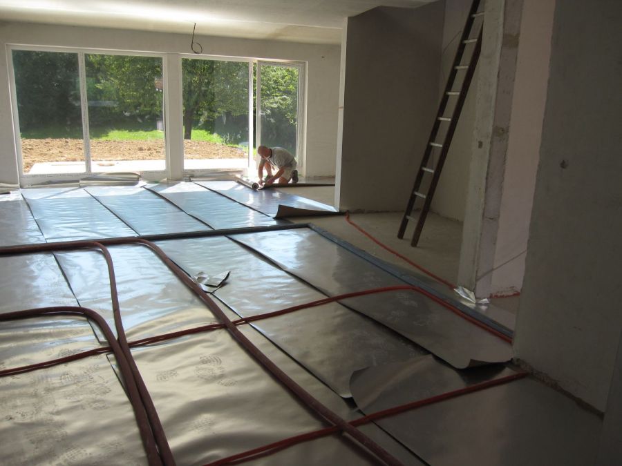 Dampfbremse aus Aluminium beim Bodenaufbau