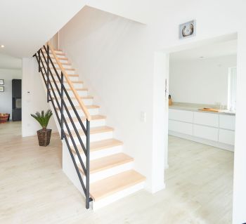 Geradläufige Treppe