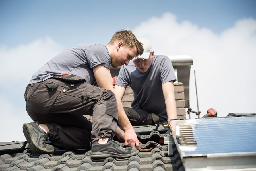 Installation einer Solaranlage auf dem Hausdach