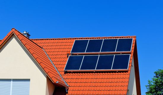 Solarthemie Kollektoren auf Privathaus