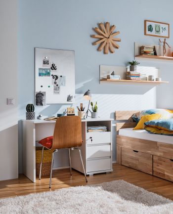 Bett und Wandregale Massivholz