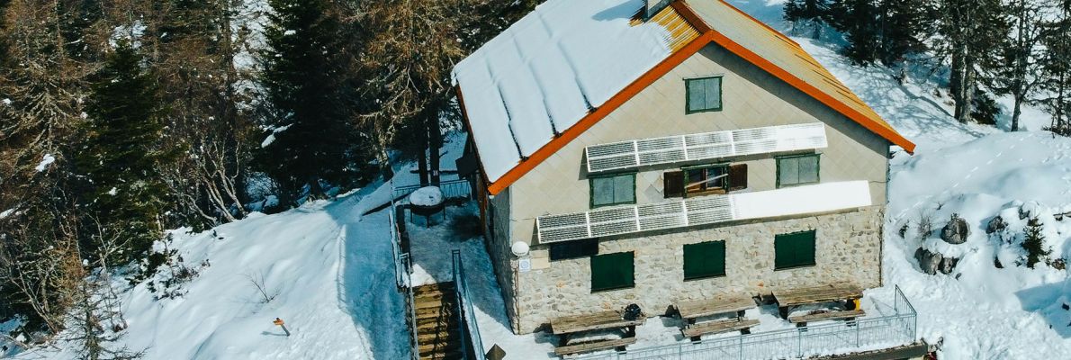 Balkonkraftwerk im Winter