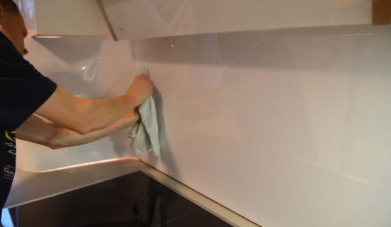 Küchenrückwand Folie anbringen