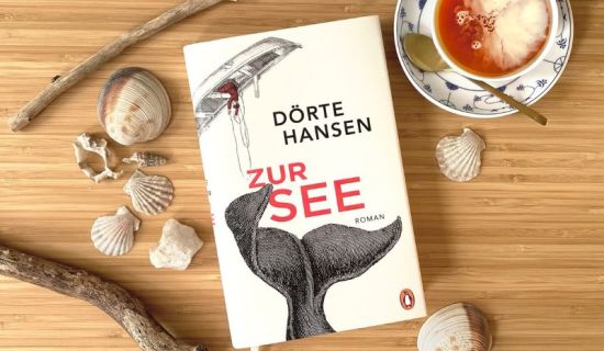 Dörte Hansen Zur See auf Tisch