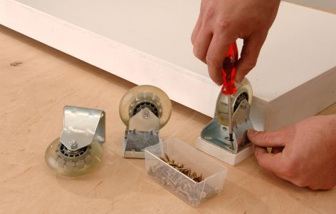 Regalböden bauen und Flurdecke als Stauraum nutzen