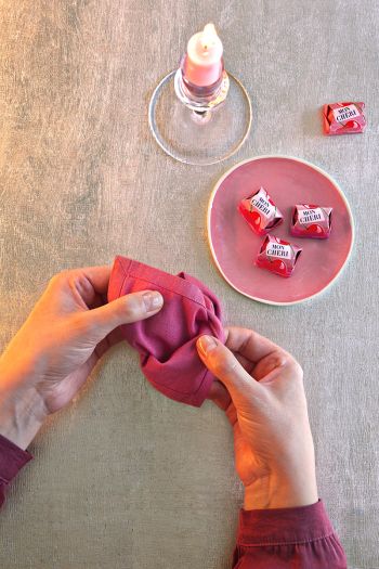 Serviette falten Rose Schritt 3