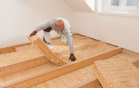 Dämmung aufbringen Bodenaufbau auf Holzbalkendecke