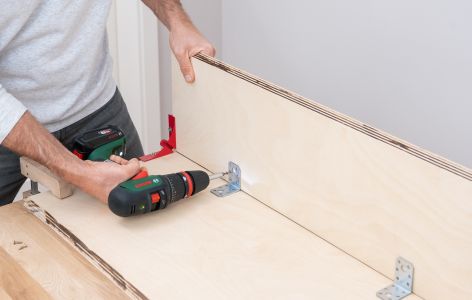 Verbinden der Platten mit Winkeln