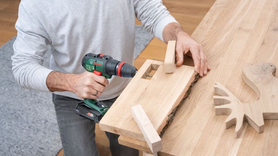 Holz zuschneiden Nussknacker