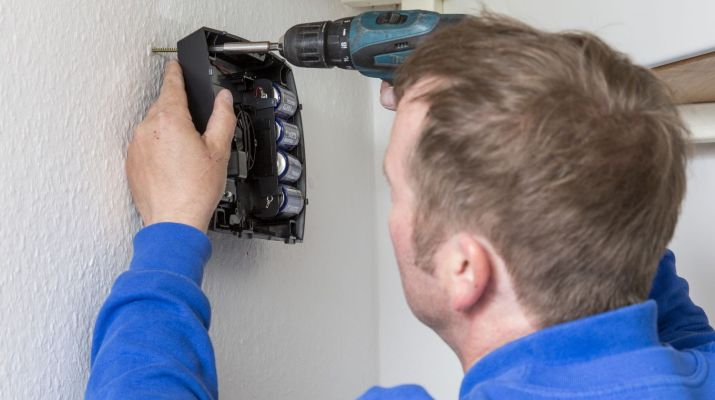 Funkalarmzentrale installieren
