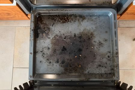 Backblech, das gereinigt werden muss
