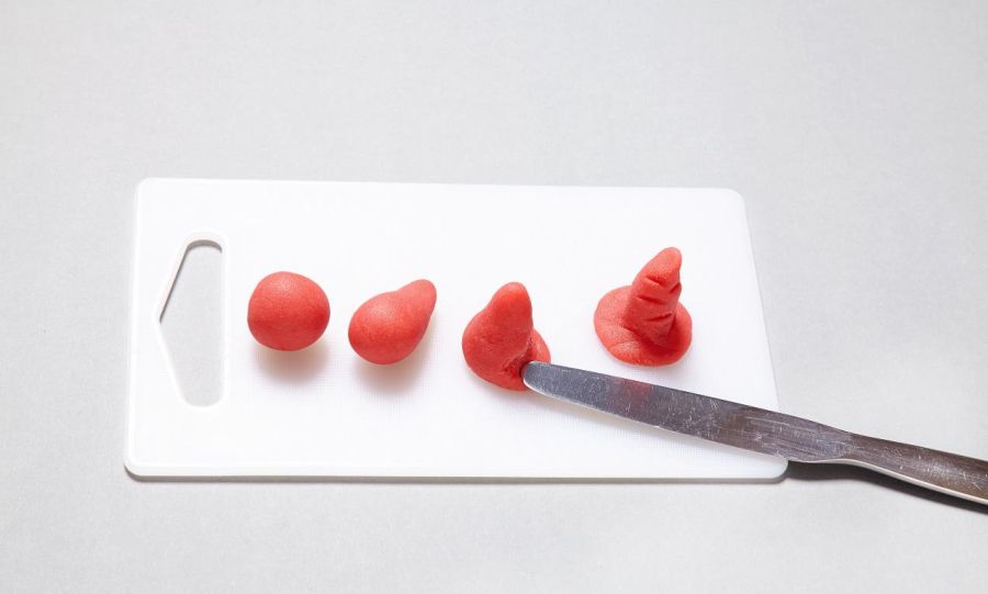 Zwergenhüte aus Marzipan