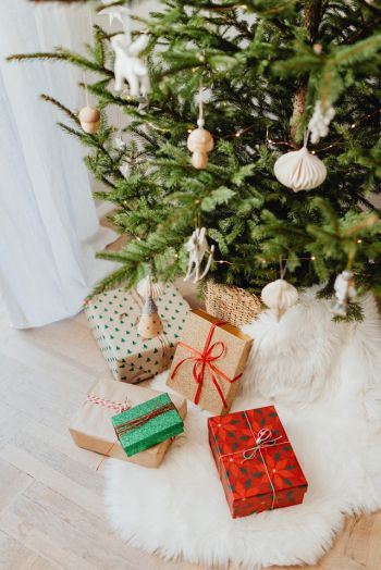 Weihnachtsbaum mit Geschenken Christbaum