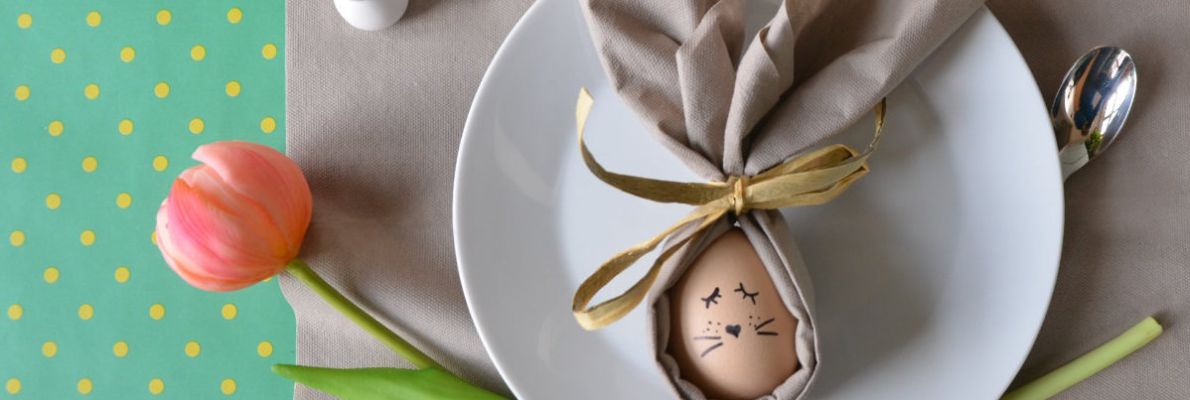 Servietten falten Hasenohren