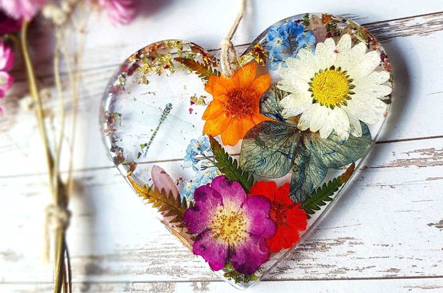 blumen in kunstharz harz expoxidharz epoxid acryl geschenk idee valentinstag muttertag