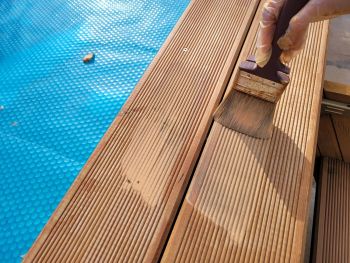 Holzpool streichen