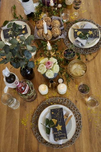 Tischdeko Weihnachten Ideen mit Gold festlich schmücken