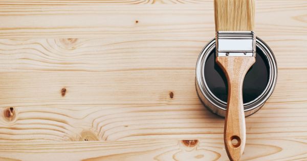 Holz ölen, wachsen oder lackieren?