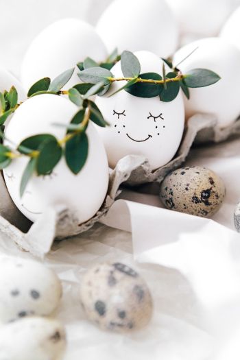 Ostereierdeko mit Kranz Frühstück Brunch Ostern