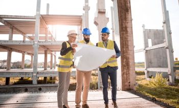 Besprechung auf Baustelle
