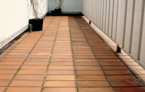 So sah der Balkon vor der Sanierungsmaßnahme aus.