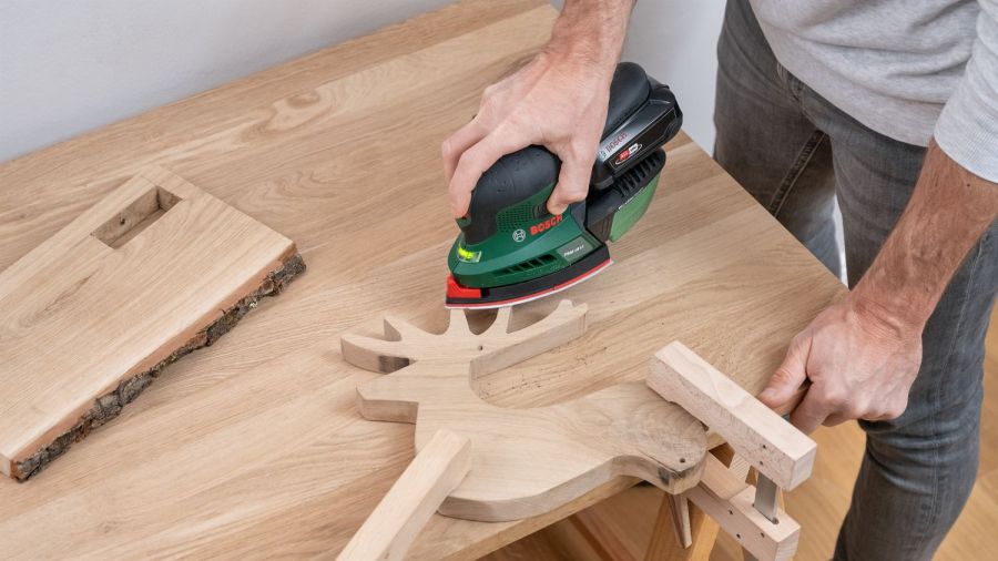 Nussknacker aus Holz selber bauen schmirgeln