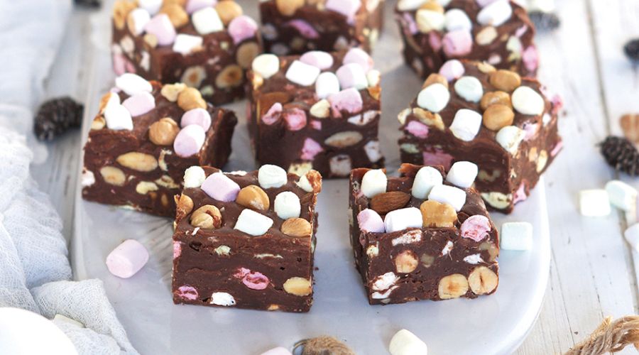 Fudge mit Marshmallows und Nüssen