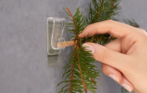 tannenbaum an der wand befestigen