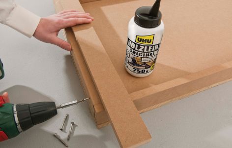 Regalböden bauen und Flurdecke als Stauraum nutzen