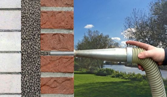 Eine geteilte Bildansicht visualisiert die Einblasdämmung: Links zeigt ein Querschnitt graue Dämmperlen zwischen zwei Mauerschichten; rechts wird eine Einblasdüse gezeigt, die durch ein Bohrloch in der Klinkerfassade das Material einbringt.