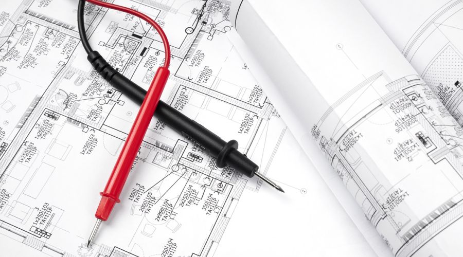 Installationsplan für ein Haus mit Elektrosymbolen